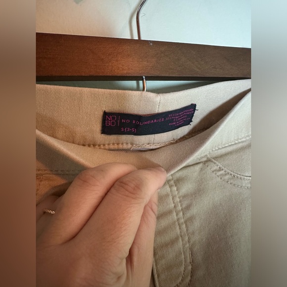 No Boundaries Elastic Waist Kaki Cream Pants Pull On Size Small - Picture 5 of 7